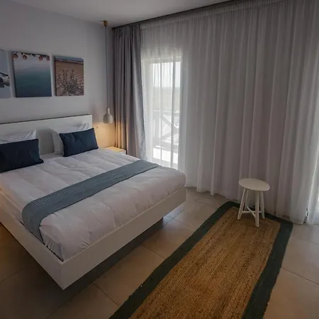 White Πανσιόν Vama Veche